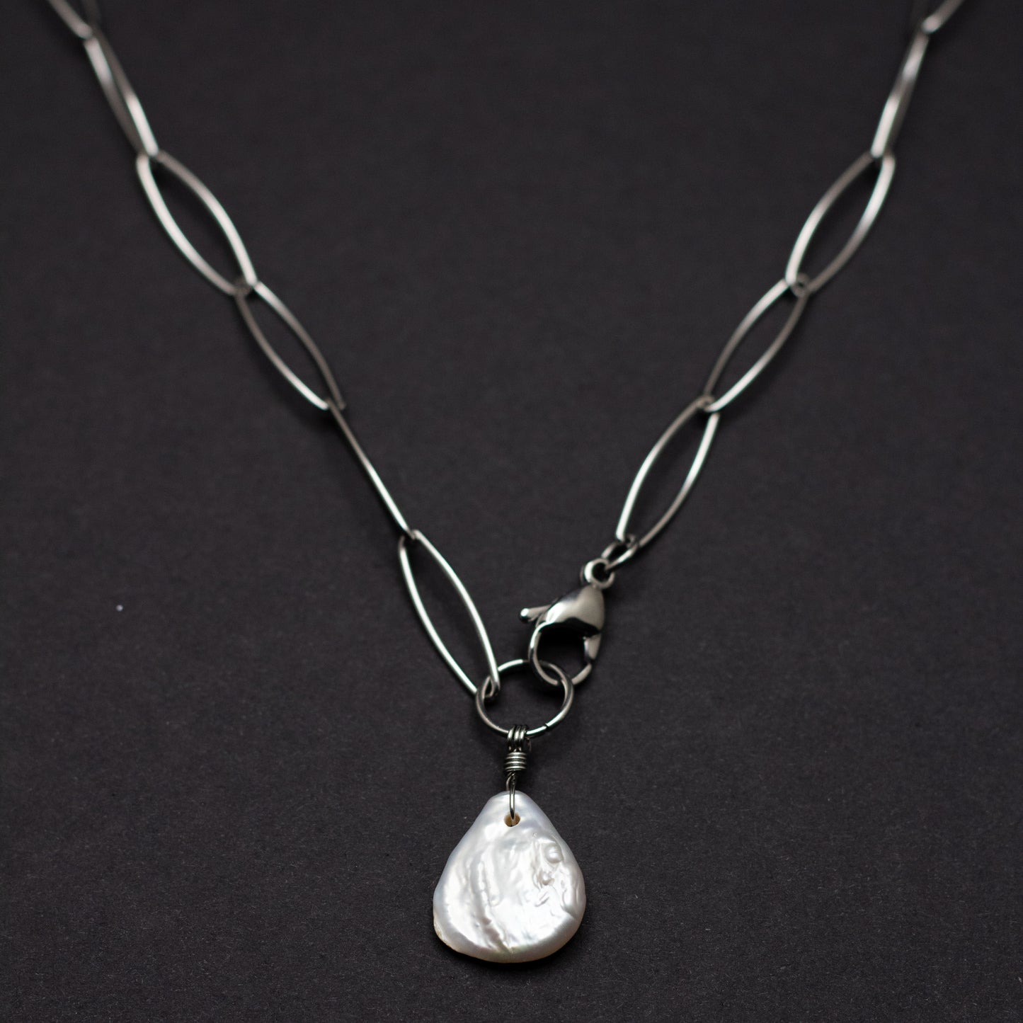 Pearl Teardrop Necklace (clasp-in-front)