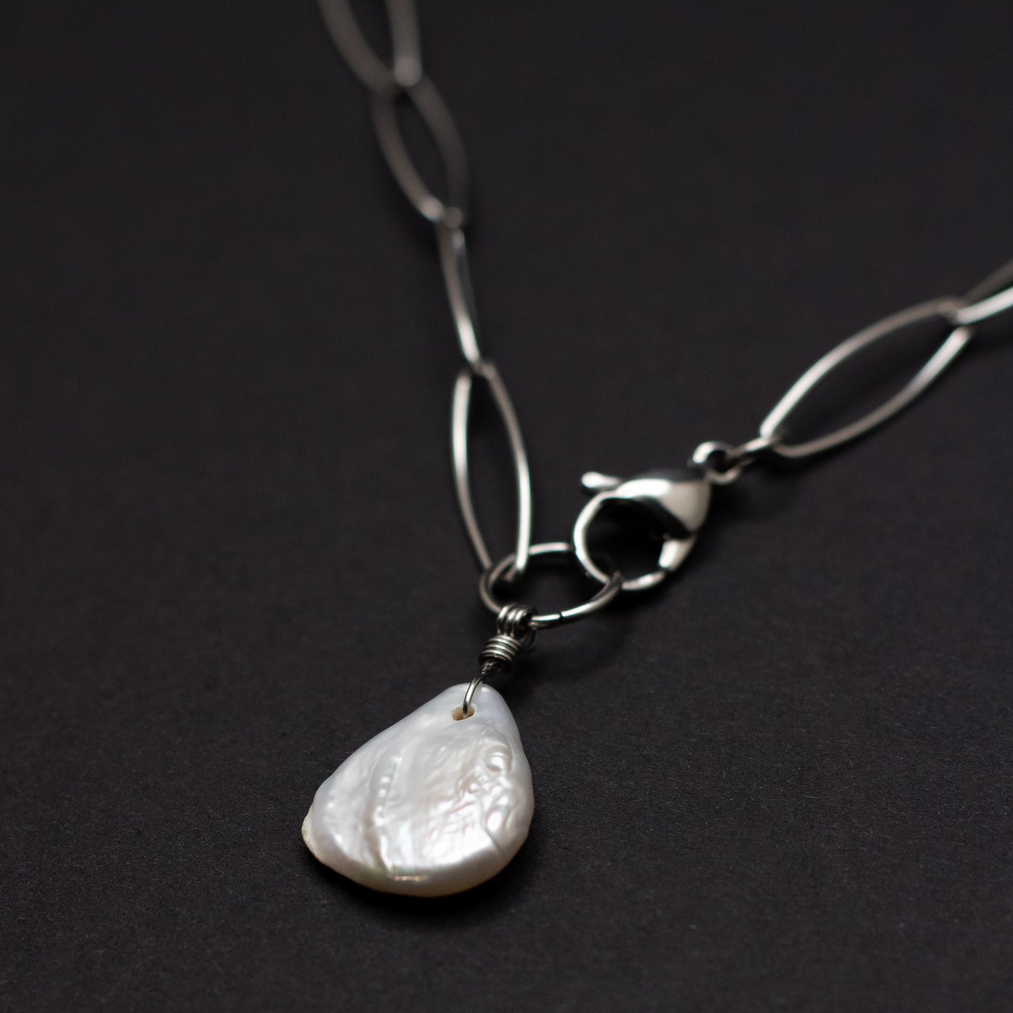 Pearl Teardrop Necklace (clasp-in-front)