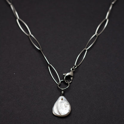 Pearl Teardrop Necklace (clasp-in-front)