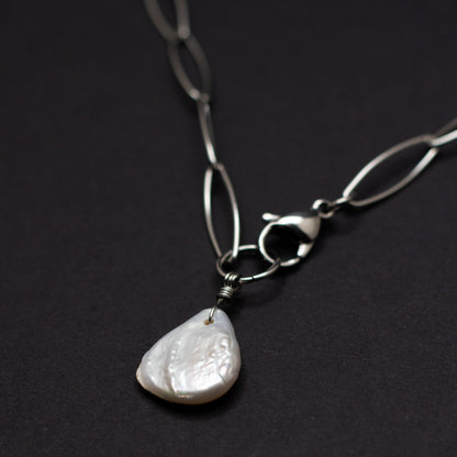 Pearl Teardrop Necklace (clasp-in-front)
