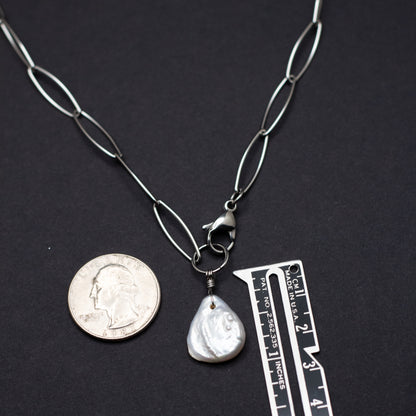 Pearl Teardrop Necklace (clasp-in-front)